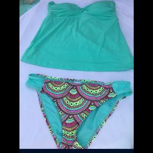 Women’s swim suit